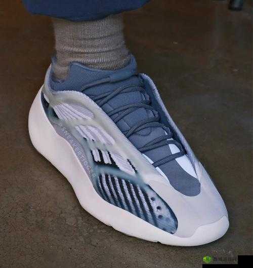YEEZY700 全新款式来袭